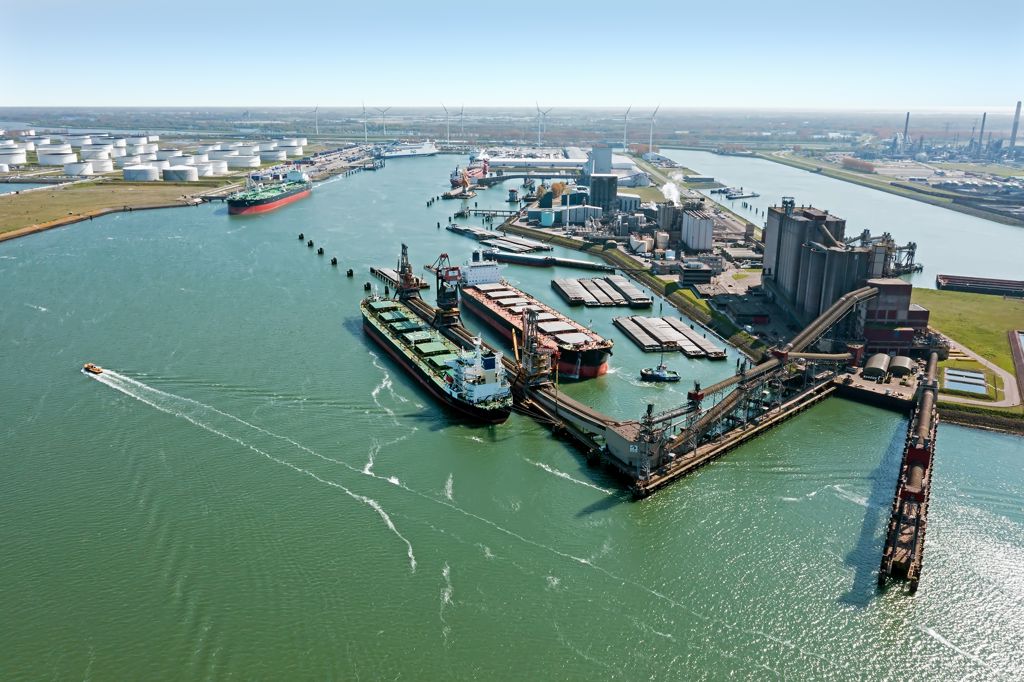 Bovenaanzicht haven Rotterdam