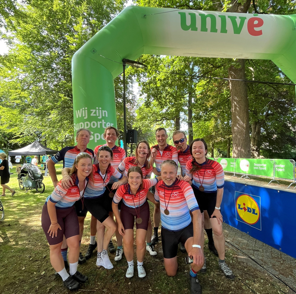 Groep wielrenners bij de Climate Classic