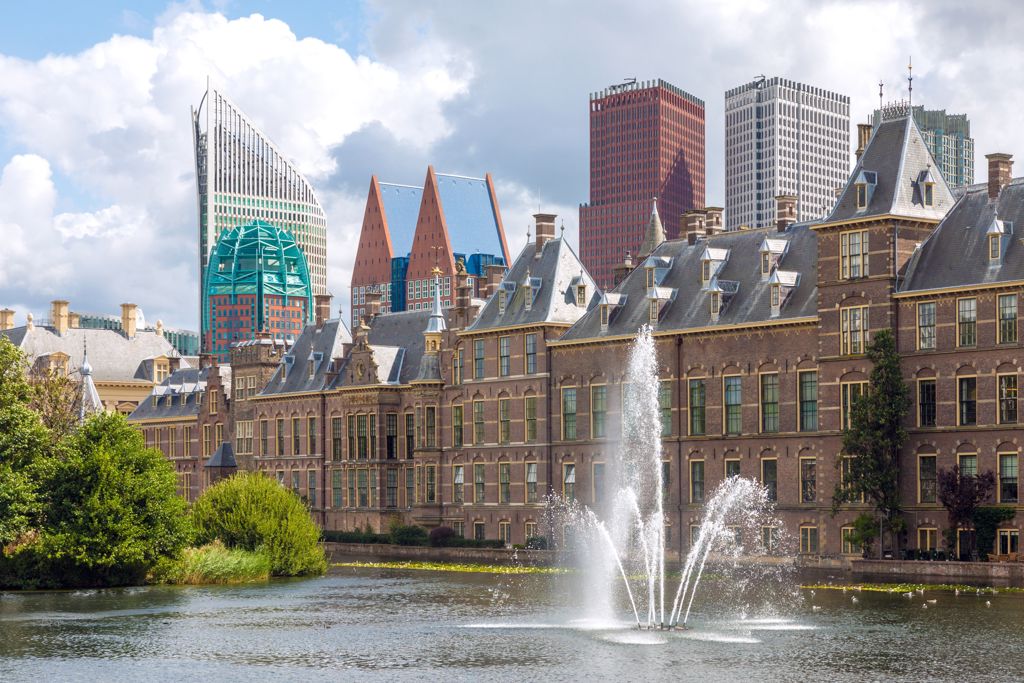 de fontein bij het Binnenhof in Den Haag 