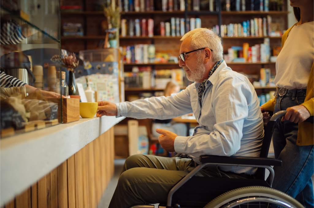 Man in rolstoel die een koffie bestelt