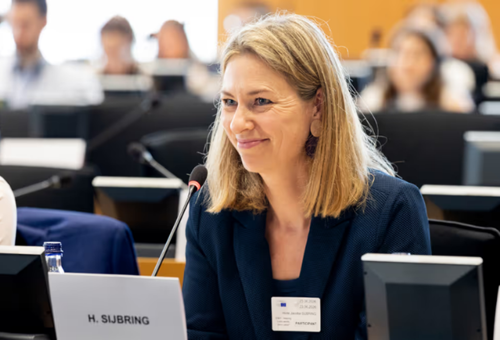 Hilde Siijbring spreekt het Europees parlement toe